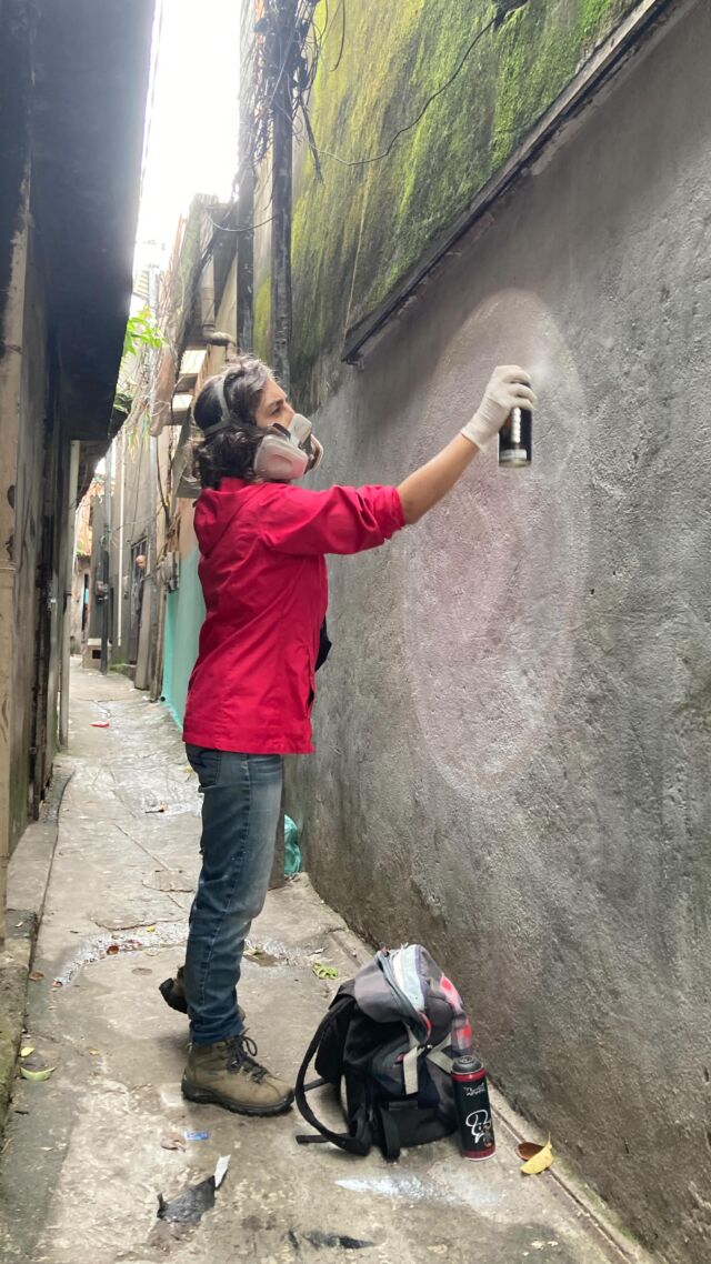 No evento Jardim Vale das Vitudes @galeriasperifericas2 - realização coletivo escribas011 desde 2007 a periferia sempre nos acolhe com vida e alegria. #janajoana #graffiti #grafittiart